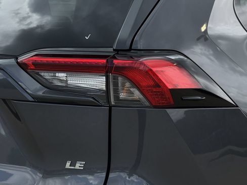 Used 2022 Toyota RAV4 LE FWD image 10