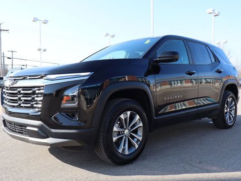 Used 2025 Chevrolet Equinox LT w/ Safety and Technology Package image 7