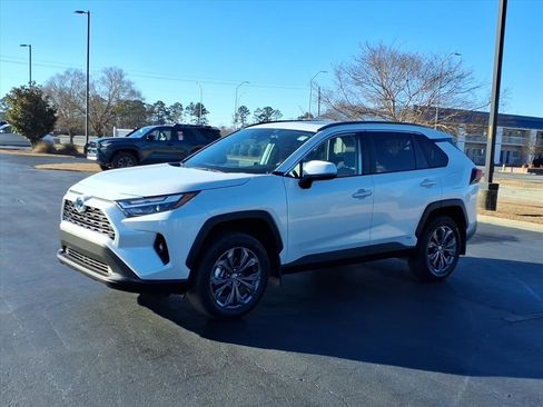 Used 2024 Toyota RAV4 XLE Premium image 7