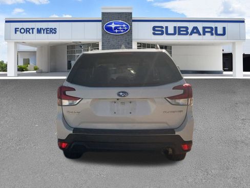 Used 2019 Subaru Forester Premium image 17
