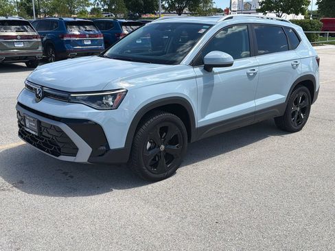 Certified 2025 Volkswagen Taos SEL AWD/4WD image 3