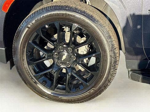 Used 2023 Chevrolet Suburban LT w/ Luxury Package image 32