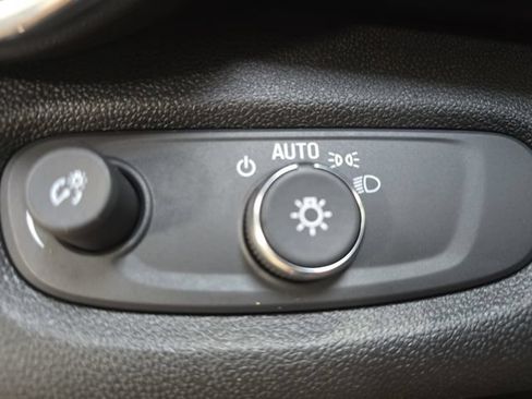 Used 2024 Chevrolet Trax ACTIV w/ Sunroof Package FWD image 28
