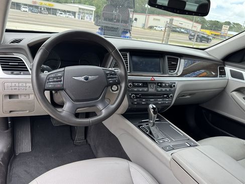 Used 2017 Genesis G80 3.8 RWD image 10