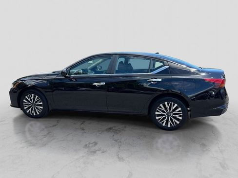Used 2023 Nissan Altima 2.5 SV w/ SV Premium Package AWD/4WD image 2