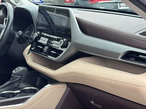 Used 2022 Toyota Highlander Platinum image 27