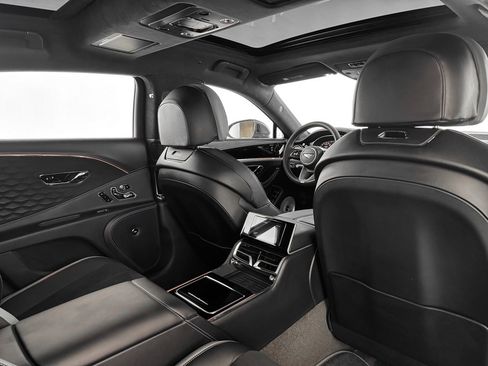 Used 2025 Bentley Flying Spur Plug-In Hybrid AWD/4WD image 36