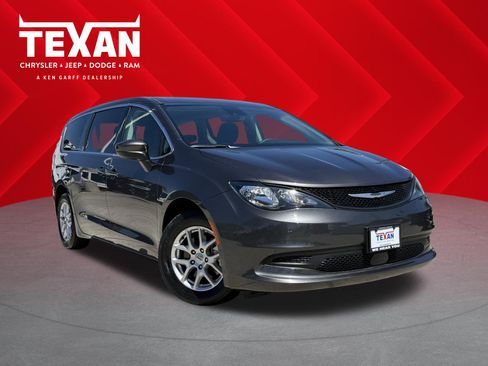 Used 2023 Chrysler Voyager LX image 1