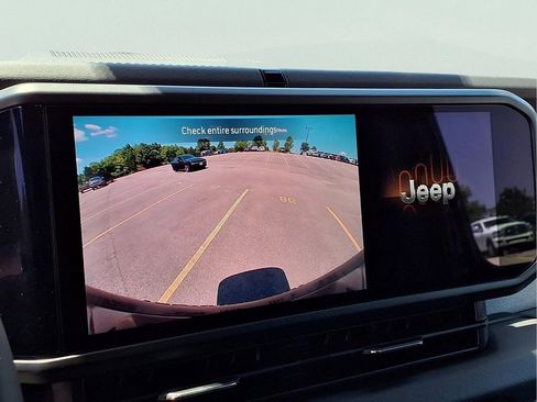 Used 2025 Jeep Wrangler Unlimited Sahara AWD/4WD image 8