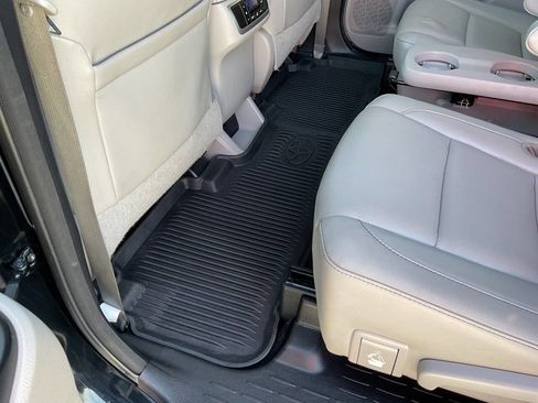 Used 2016 Toyota Highlander XLE image 33