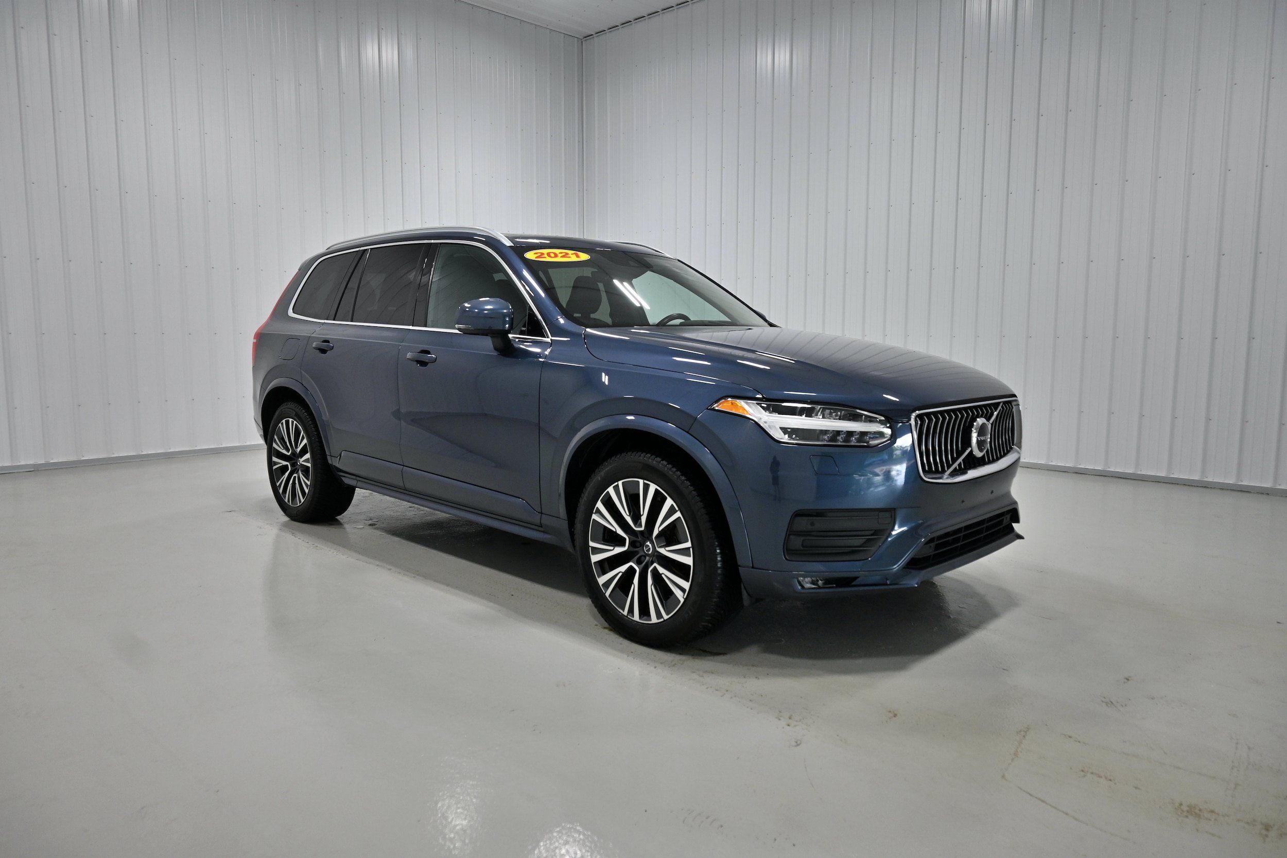 Used 2021 Volvo XC90 T6 Momentum w/ Protection Package Premier AWD/4WD image 3