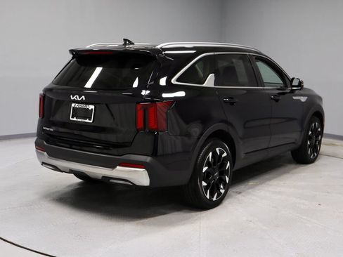 Used 2025 Kia Sorento SX FWD image 12