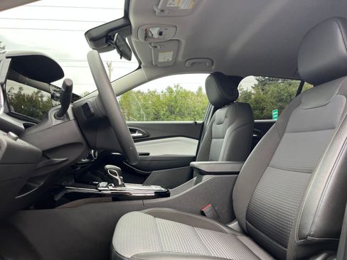 Used 2025 Chevrolet Trax LT image 25