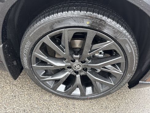 New 2025 Toyota Crown Signia Limited image 9