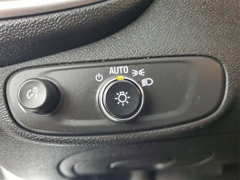 Used 2018 Chevrolet Trax LT w/ LT Convenience Package image 13