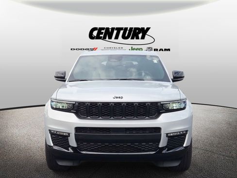 Used 2024 Jeep Grand Cherokee L Limited w/ Black Appearance Package image 9