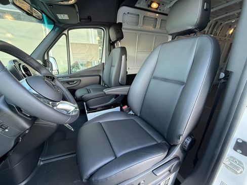 New 2025 Mercedes-Benz Sprinter 2500 image 12