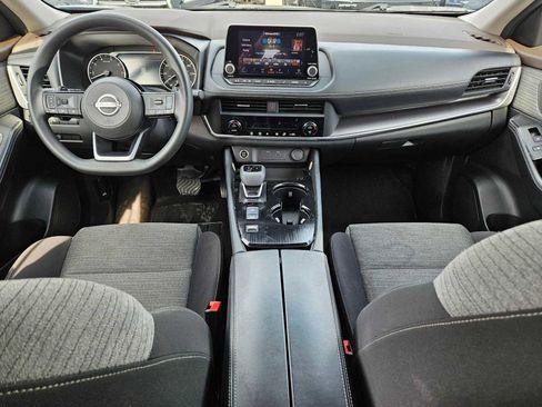 Used 2023 Nissan Rogue SV image 18