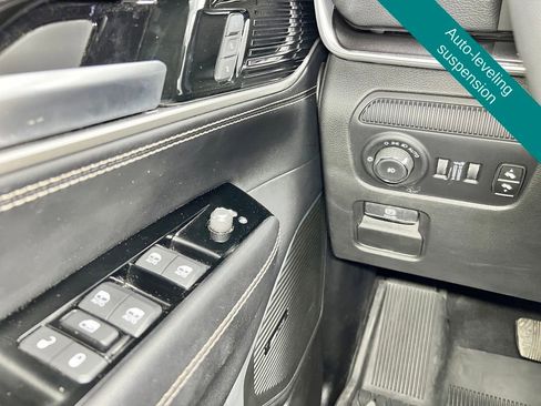 Used 2024 Jeep Wagoneer 4WD image 7