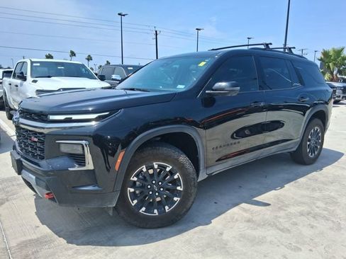Used 2025 Chevrolet Traverse Z71 w/ Enhanced Driving Package AWD/4WD image 3