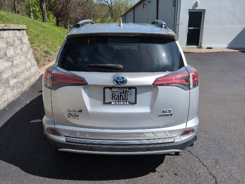 Used 2016 Toyota RAV4 XLE w/ Convenience Package AWD/4WD image 4