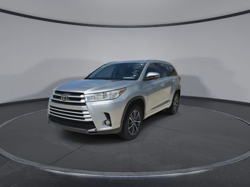 Used 2017 Toyota Highlander XLE FWD image 4