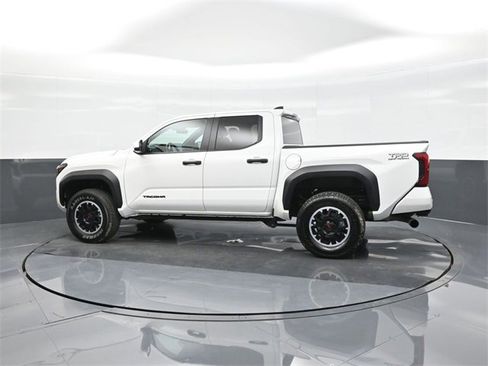 Used 2024 Toyota Tacoma TRD Off-Road image 5