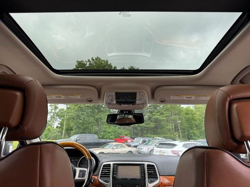 Used 2012 Jeep Grand Cherokee Overland AWD/4WD image 22