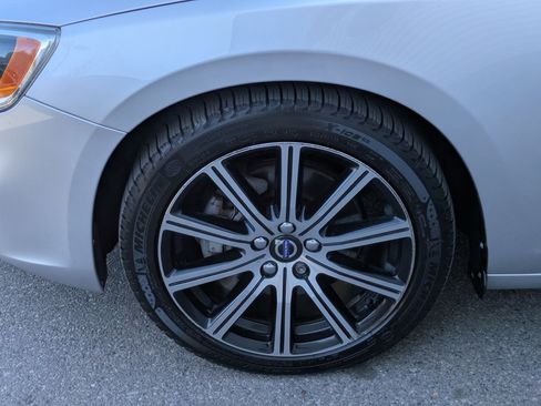 Used 2018 Volvo S60 T5 Inscription image 11