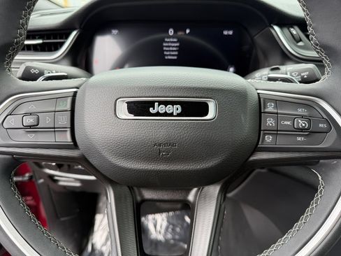 Used 2024 Jeep Grand Cherokee Laredo X AWD/4WD image 17
