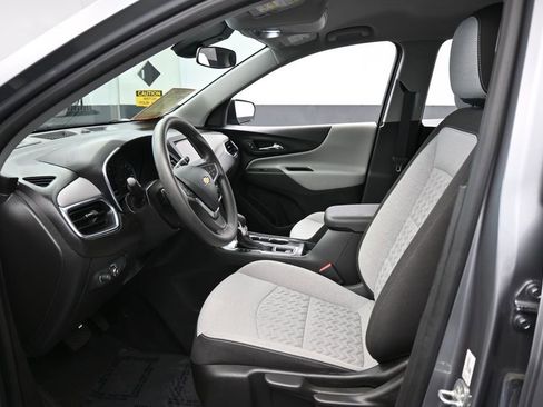 Used 2023 Chevrolet Equinox LS FWD image 11
