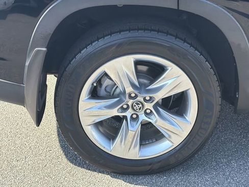Used 2016 Toyota Highlander Limited image 17