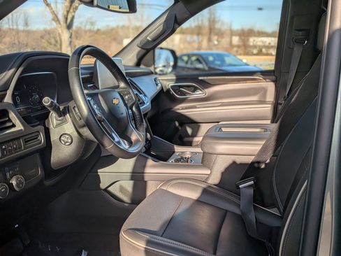 Used 2024 Chevrolet Suburban Premier image 16