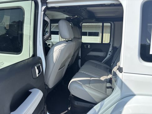 Used 2021 Jeep Wrangler Unlimited Sahara AWD/4WD image 17
