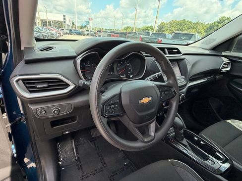 Used 2021 Chevrolet TrailBlazer LS FWD image 18