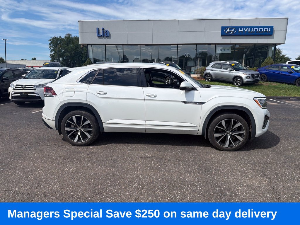 Used 2024 Volkswagen Atlas Cross Sport SEL Premium R-Line AWD/4WD image 2