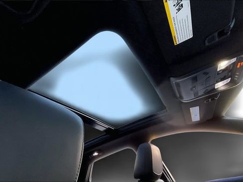 Used 2025 Cadillac XT5 Premium Luxury image 19