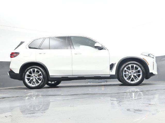 Certified 2024 BMW X5 xDrive40i w/ Parking Assistance Package AWD/4WD image 33
