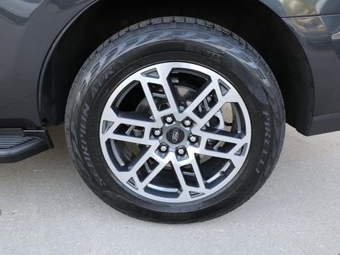 Used 2025 Ford Expedition Active AWD/4WD image 8