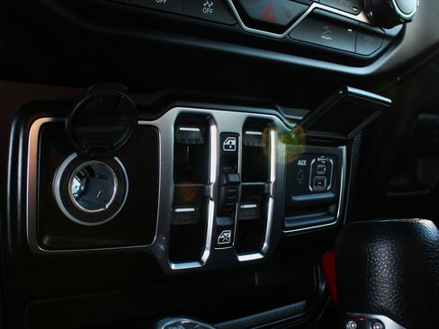 Used 2022 Jeep Gladiator Sport image 34