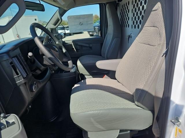 New 2026 Chevrolet Express 2500 Extended w/ Communications Package RWD image 18