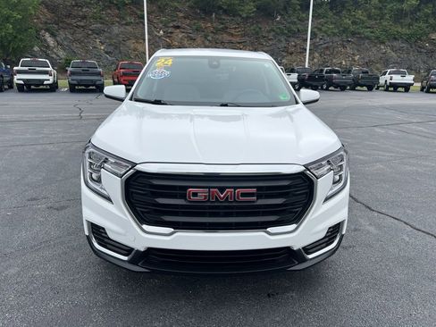 Used 2024 GMC Terrain SLE image 2