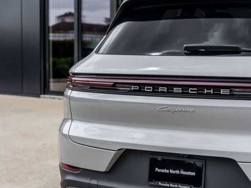 Certified 2026 Porsche Cayenne AWD/4WD image 14