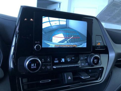Certified 2024 Toyota Highlander LE image 29