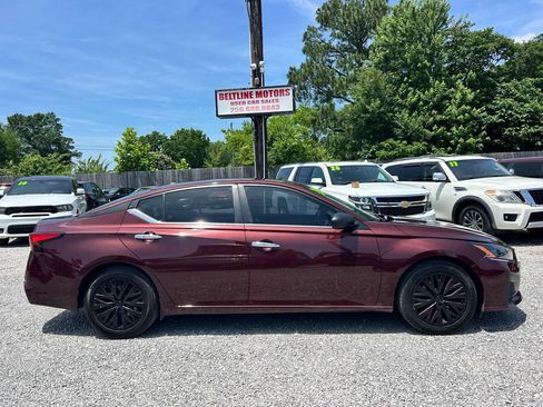 Used 2024 Nissan Altima 2.5 SV FWD image 3