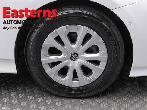 Used 2022 Toyota Prius LE image 29