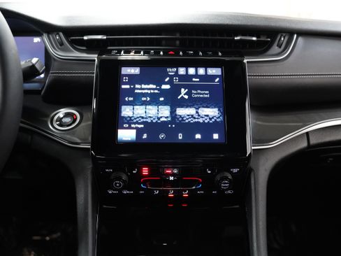 Used 2023 Jeep Grand Cherokee Altitude image 22