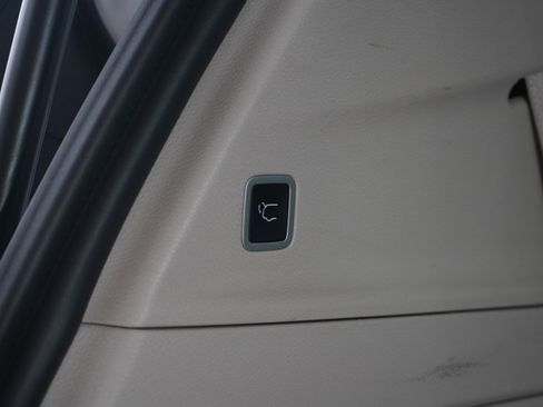 Used 2024 Chrysler Pacifica Touring-L image 20