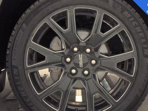 Used 2021 GMC Yukon Denali w/ Advanced Technology Package image 9