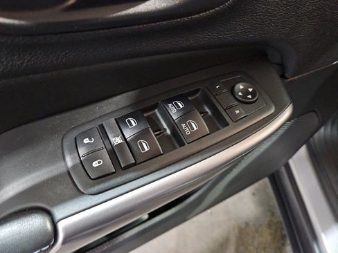 Used 2019 Jeep Cherokee Latitude Plus w/ Comfort/Convenience Group image 16